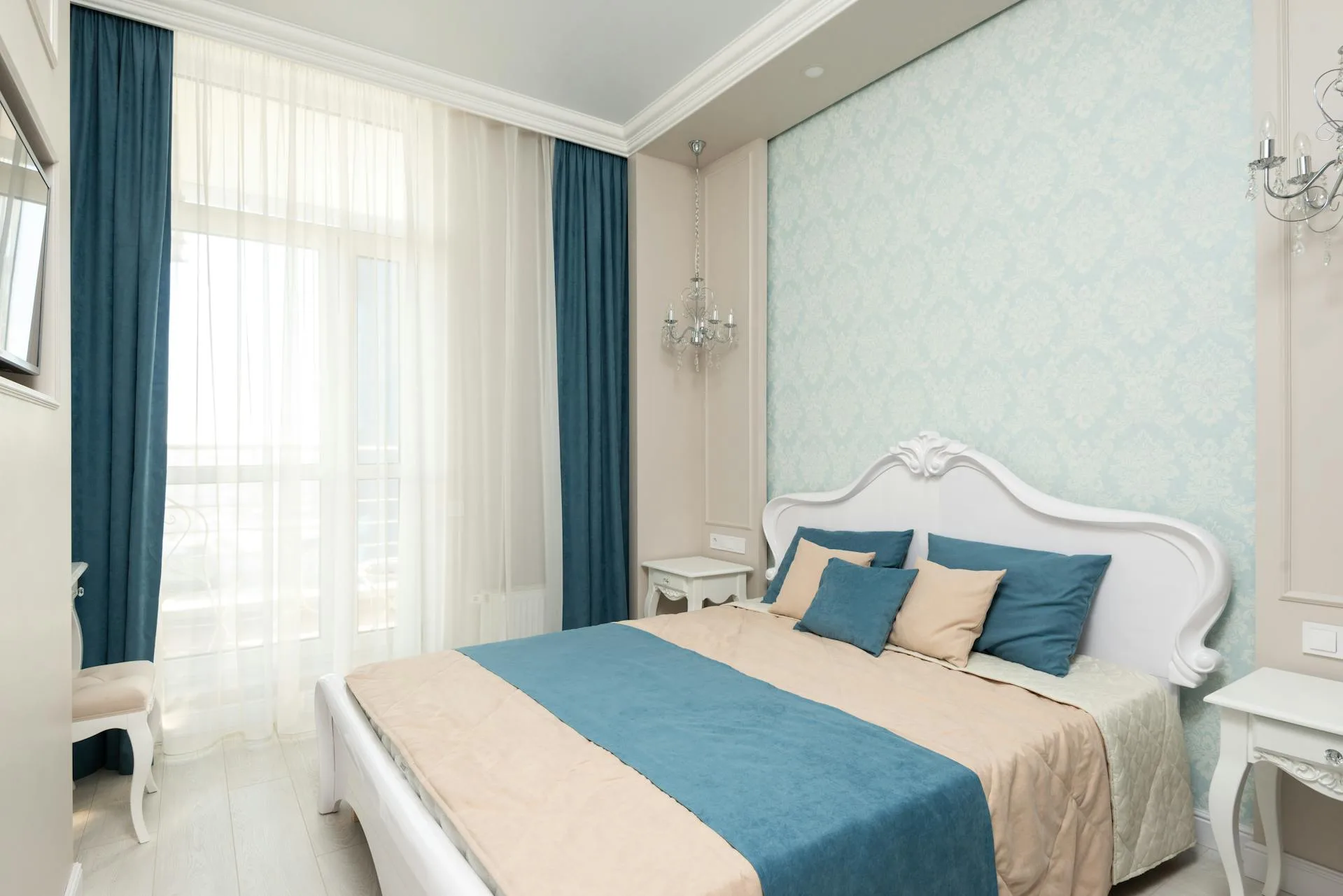 Wallpaper installation in Roswell